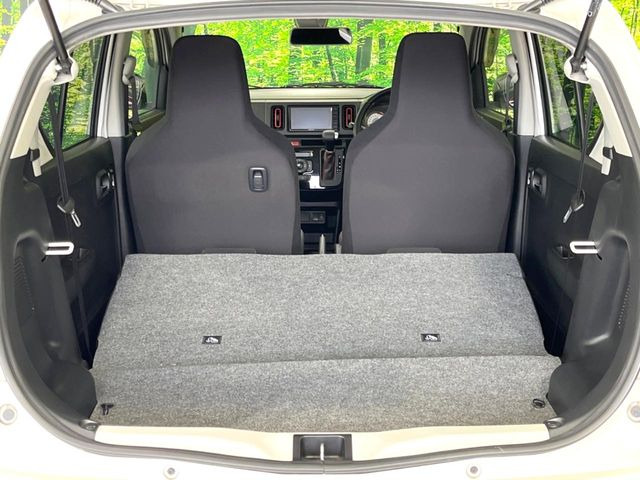 普段のお買い物や通勤、送迎等に十分な荷室スペースを確保しております。セカンドシートを倒すと、大きな荷物の積載も可能です♪