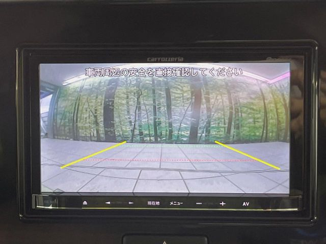 【バックカメラ】駐車時に後方がリアルタイム映像で確認できます。大型商業施設や立体駐車場での駐車時や、夜間のバック時に大活躍!運転スキルに関わらず、今や必須となった装備のひとつです!