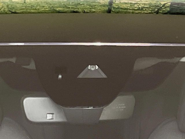 【スマートブレーキサポート】走行中に前方の車両等を認識し、衝突しそうな時は警報とブレーキで衝突回避と被害軽減をアシスト。より安全にドライブをお楽しみいただけます。