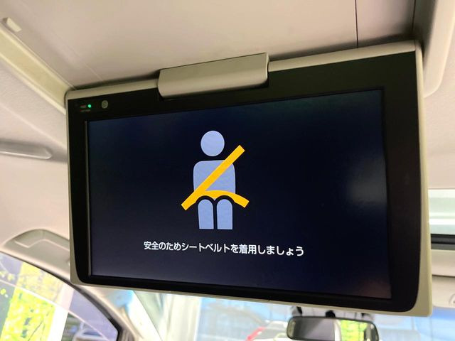 【フリップダウンモニター】大画面モニターで後席でもエンタメをお楽しみいただけます。小さなお子様にも大人気の装備です♪