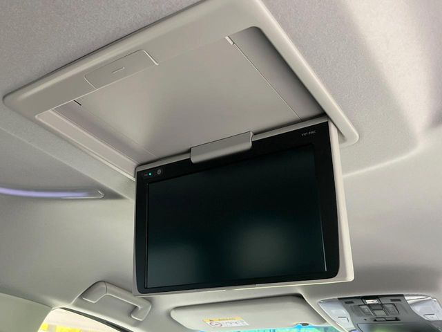 【フリップダウンモニター】家族や友人とお出かけする機会が多い方に大人気のフリップダウンモニター!大画面モニターで車内はエンタメ空間!退屈しがちな長距離ドライブも楽しい時間に変わります!