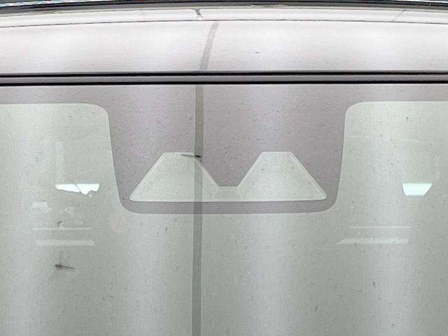 【スマートアシスト】走行中に前方の車両等を認識し、衝突しそうな時は警報とブレーキで衝突回避と被害軽減をアシスト。より安全にドライブをお楽しみいただけます。