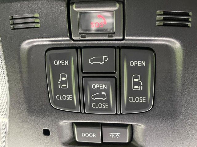 【両側パワースライドドア】スマートキーや運転席のスイッチで後席両側スライドドアの開閉が可能♪電動だから力を入れてドアを開ける必要が無く、小さなお子様でも簡単に開け閉めでき快適です♪