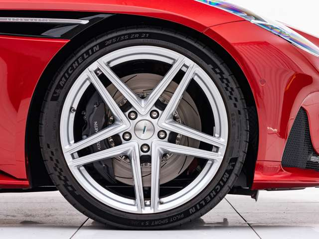 【 車検整備もアペルタで 】輸入車はもちろん、国産車も大歓迎です。経験豊富なスタッフが、お客様のお車をしっかりと整備致します。フェラーリ、ランボルギーニなどのスーパーカーもご相談ください!