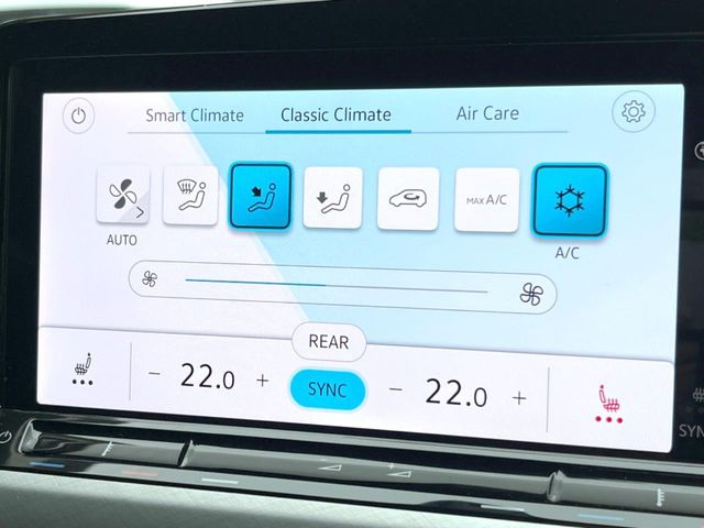 ●フロントシートヒーティング:運転席・助手席共に三段階で調節が可能なシートヒーターを装備しております。季節を問わず快適にご使用いただけます。
