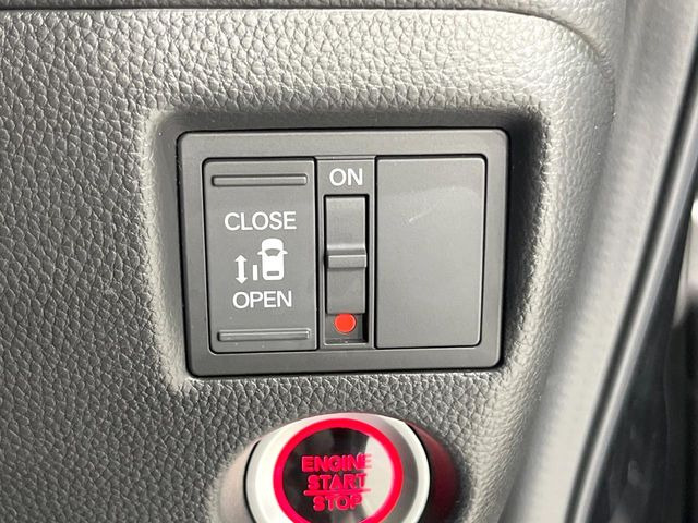 【パワースライドドア】スマートキーや運転席のスイッチでスライドドアの開閉が可能♪電動だから力を入れてドアを開ける必要が無く、小さいお子様でも、重い荷物を持っている時もラクに開け閉めできます♪