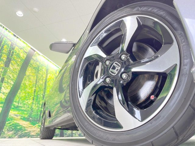 �y����15�C���`�A���~�z�C�[���z�O�ςɃ}�b�`���������A���~�z�C�[���𑕒����Ă���܂��B�e��ЊO�A���~�z�C�[����A�X�^�b�h���X�^�C�����戵�����Ă���܂��B���񂲑��k����������