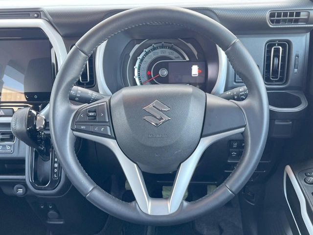 【純正革巻きステアリング】上質な革を使用することで、手にしっかり馴染みとても運転しやすいハンドルです♪