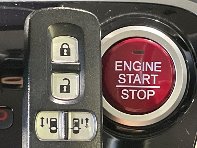 �yHonda�X�}�[�g�L�[�z�J�o����|�P�b�g�ɓ��ꂽ�܂܂ł��h�A�̎{���E�������\�ȃX�}�[�g�L�[�𑕔��B�G���W���̃I���E�I�t�����J�M�����o���K�v����������Ƃ��Ă��֗��ł���