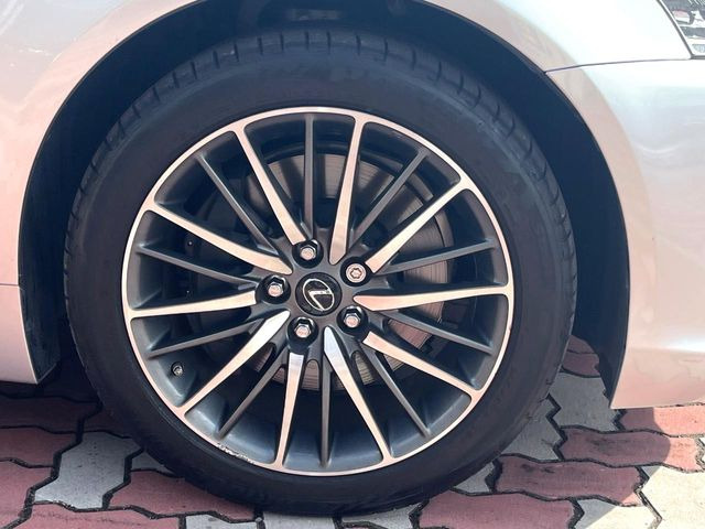 �y19�C���`�A���~�z�C�[���z�O�ςɃ}�b�`�����A���~�z�C�[���𑕒����Ă���܂��B�e��ЊO�A���~�z�C�[����A�X�^�b�h���X�^�C�����戵�����Ă���܂��B���񂲑��k����������