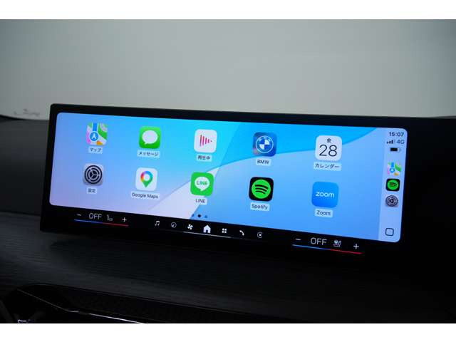 �A�b�v���J�[�v���C���ڂ���Ă���A�g�����ꂽiPhone�̃i�r�≹�y�A�v�������̂܂܎Ԃ̃f�B�X�v���C�ő��삵�Ă��������܂��B