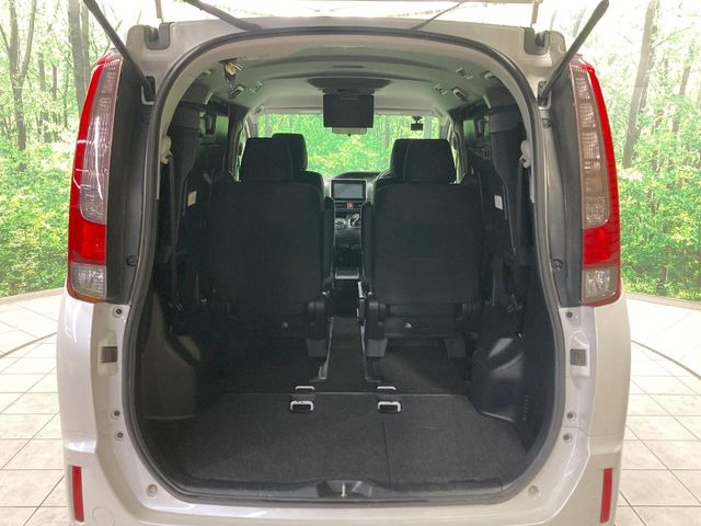 普段のお買い物や通勤、送迎等に十分な荷室スペースを確保しております。セカンドシートを倒すと、大きな荷物の積載も可能です♪