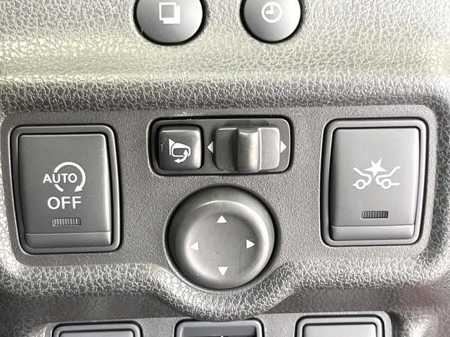 【エマージェンシーブレーキ】走行中に前方の車両等を認識し、衝突しそうな時は警報とブレーキで衝突回避と被害軽減をアシスト。より安全にドライブをお楽しみいただけます。