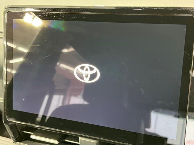 【10.5インチナビ】高級感とインパクトのある大画面ナビを装備。各種オーディオ操作はもちろん、スマホ連携もできる利便性の高いナビです♪