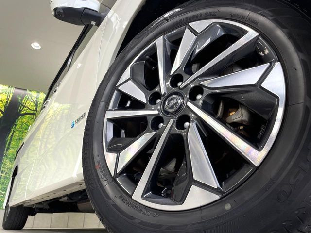 �y����16�C���`�A���~�z�C�[���z�O�ςɃ}�b�`���������A���~�z�C�[���𑕒����Ă���܂��B�e��ЊO�A���~�z�C�[����A�X�^�b�h���X�^�C�����戵�����Ă���܂��B���񂲑��k����������