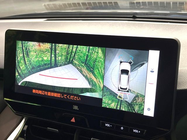 【パノラミックビューモニター】専用のカメラにより、上から見下ろしたような視点で360度クルマの周囲を確認することができます☆死角部分も確認しやすく、狭い場所での切り返しや駐車もスムーズに行えます。