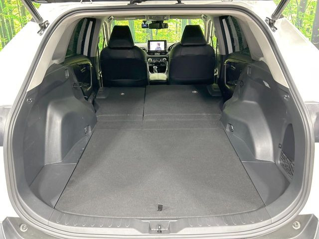 後席を格納すると、これだけの広さが!シーンに合わせたシートアレンジで、大きな荷物も積むことが出来ます♪