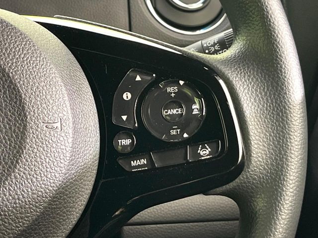 【アダプティブクルーズコントロール】高速道路での長距離走行が楽に!!自動で速度を保つクルーズコントロールが、衝突軽減システムと連携し、前方の車両を感知して車間を保つように速度調節してくれます!!