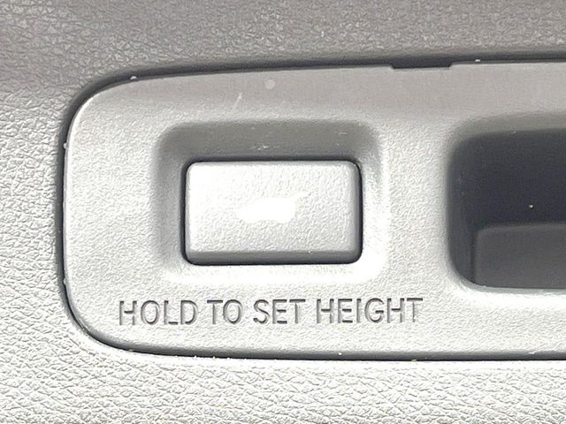 【パワーバックドア】スマートキーや運転席のボタンを押すだけでリアゲートが自動で開閉します!荷物を持っている時や、高い位置にあるバックドアを閉める際に便利な機能です♪