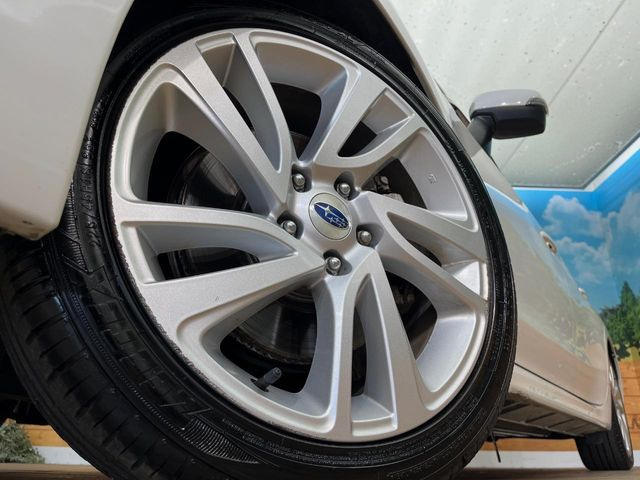 �y����18�C���`�A���~�z�C�[���z�O�ςɃ}�b�`���������A���~�z�C�[���𑕒����Ă���܂��B�e��ЊO�A���~�z�C�[����A�X�^�b�h���X�^�C�����戵�����Ă���܂��B���񂲑��k����������