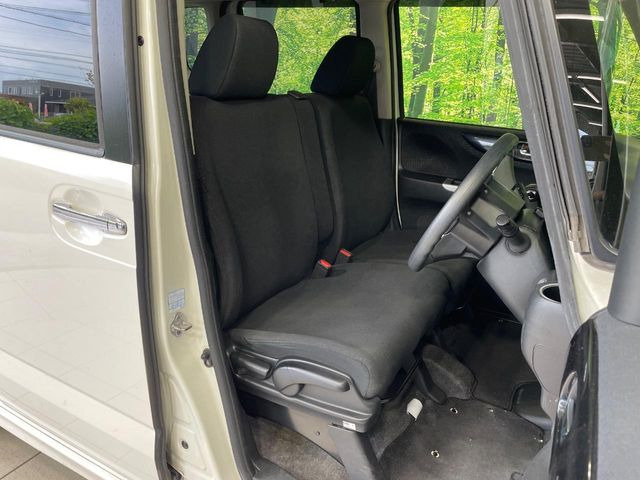 運転席シート廻りは使用感も少なく、良好な状態となっています。丁寧に使われていたことがよくわかりますね。