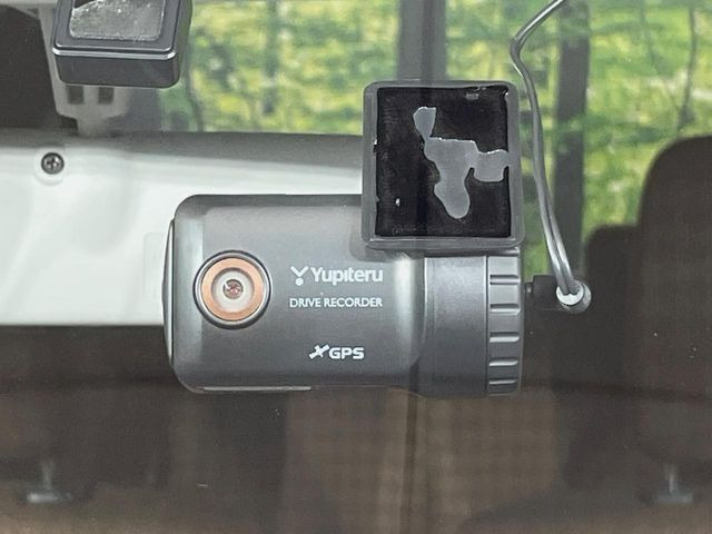 【ドライブレコーダー】ドライブレコーダー装備!走行中はもちろん、あおり運転や事故に遭遇した際、映像で記録し、万一のリスクに備えます。※記録用SDカードはお客様ご自身でご準備いただく必要があります。