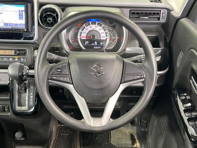 【ステアリングスイッチ】運転中、前方から目線をそらすことなく、オーディオ等の操作が可能な便利機能!安心&快適なドライブを演出してくれます♪