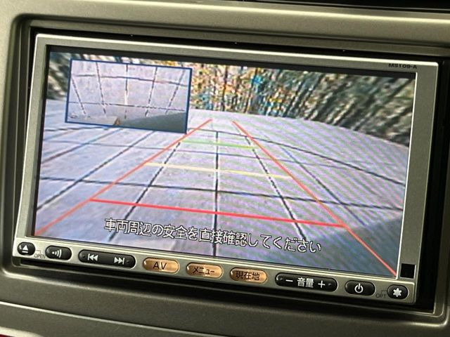 【バックカメラ】駐車時に後方がリアルタイム映像で確認できます。大型商業施設や立体駐車場での駐車時や、夜間のバック時に大活躍!運転スキルに関わらず、今や必須となった装備のひとつです!