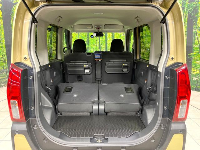 普段のお買い物や通勤、送迎等に十分な荷室スペースを確保しております。セカンドシートを倒すと、大きな荷物の積載も可能です♪
