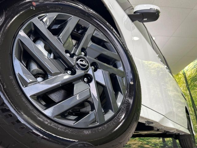 �y����16�C���`�A���~�z�C�[���z�O�ςɃ}�b�`���������A���~�z�C�[���𑕒����Ă���܂��B�e��ЊO�A���~�z�C�[����A�X�^�b�h���X�^�C�����戵�����Ă���܂��B���񂲑��k����������