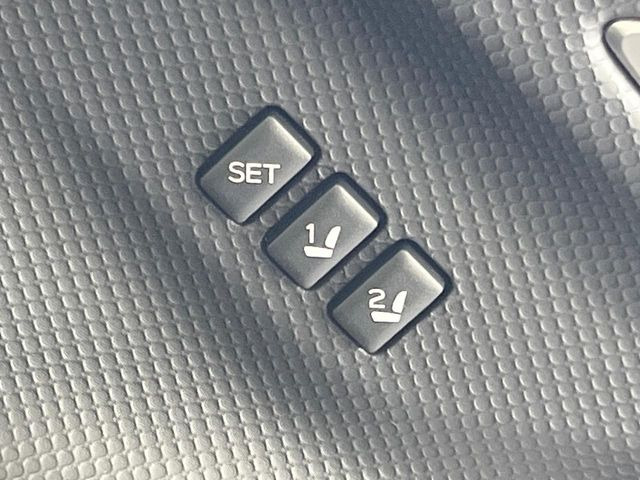 【メモリー機能付きパワーシート】ドライバーごとに設定したシート位置を記憶して、ボタン一つで切り替えできる便利な機能!運転する方が複数名いらっしゃるご家庭におすすめです♪