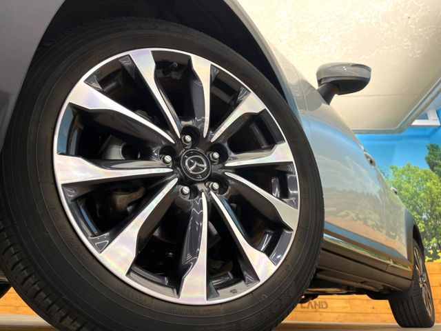 �y����18�C���`�A���~�z�C�[���z�O�ςɃ}�b�`���������A���~�z�C�[���𑕒����Ă���܂��B�e��ЊO�A���~�z�C�[����A�X�^�b�h���X�^�C�����戵�����Ă���܂��B���񂲑��k����������