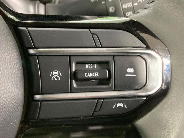【アダプティブクルーズコントロール】高速道路での長距離走行が楽に!!自動で速度を保つクルーズコントロールが、衝突軽減システムと連携し、前方の車両を感知して車間を保つように速度調節してくれます!!