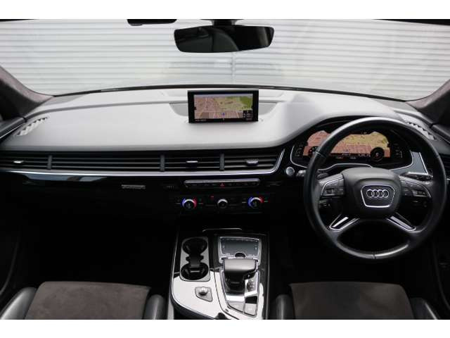 Q745 TFSI クワトロ 4WD
