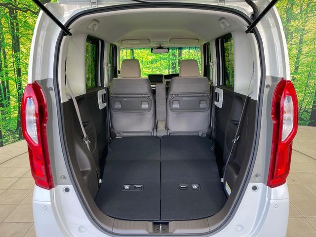 普段のお買い物や通勤、送迎等に十分な荷室スペースを確保しております。セカンドシートを倒すと、大きな荷物の積載も可能です♪