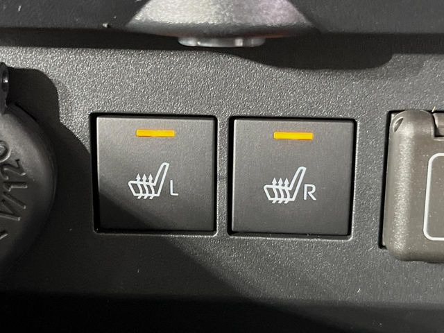 【シートヒーター】寒い日に重宝するシートヒーター!エアコンより早く温まってくれるので寒がりの人も安心ですね♪エアコンの温風は乾燥するから苦手、という方にもをおすすめです。