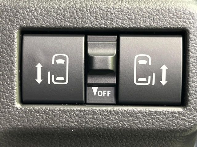【両側パワースライドドア】スマートキーや運転席のスイッチで後席両側スライドドアの開閉が可能♪電動だから力を入れてドアを開ける必要が無く、小さなお子様でも簡単に開け閉めでき快適です♪