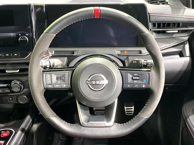 【ステアリングスイッチ】運転中、前方から目線をそらすことなく、オーディオ等の操作が可能な便利機能!安心&快適なドライブを演出してくれます♪