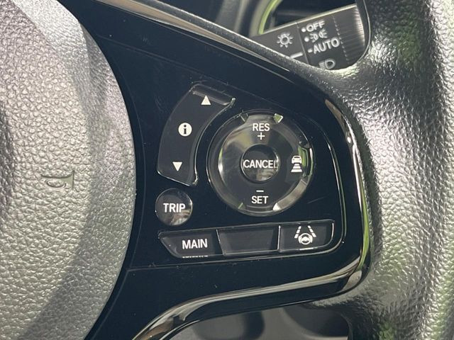 【アダプティブクルーズコントロール】高速道路での長距離走行が楽に!!自動で速度を保つクルーズコントロールが、衝突軽減システムと連携し、前方の車両を感知して車間を保つように速度調節してくれます!!