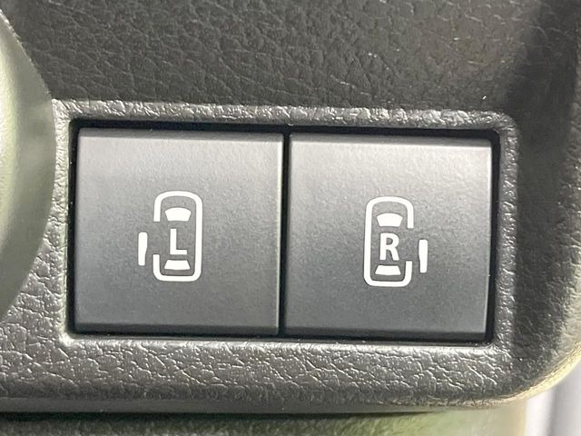 【両側パワースライドドア】スマートキーや運転席のスイッチで後席両側スライドドアの開閉が可能♪電動だから力を入れてドアを開ける必要が無く、小さなお子様でも簡単に開け閉めでき快適です♪