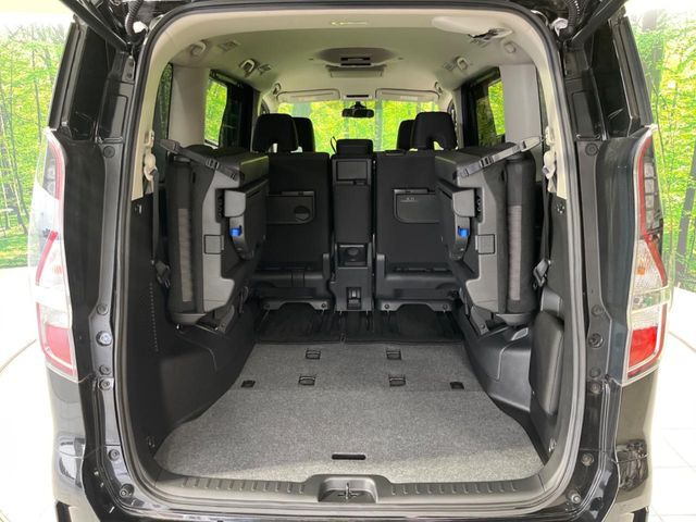 普段のお買い物や通勤、送迎等に十分な荷室スペースを確保しております。セカンドシートを倒すと、大きな荷物の積載も可能です♪