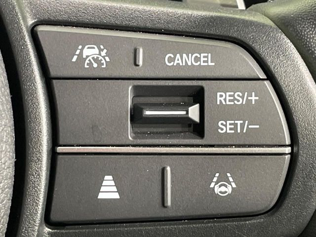 【アダプティブクルーズコントロール】高速道路での長距離走行が楽に!!自動で速度を保つクルーズコントロールが、衝突軽減システムと連携し、前方の車両を感知して車間を保つように速度調節してくれます!!