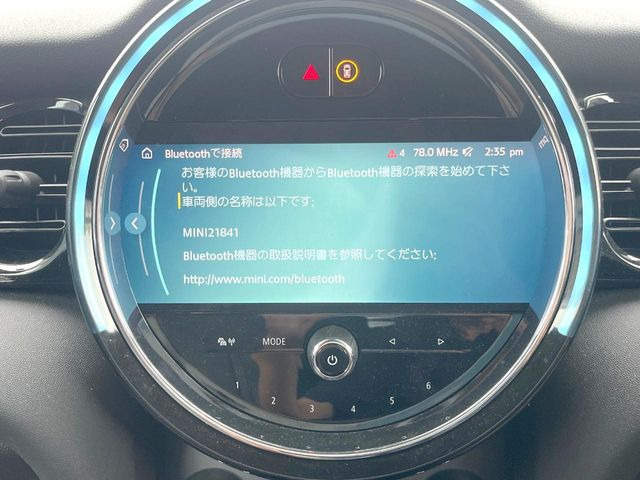 ��Bluetooth:���莝���̃X�}�[�g�t�H���ȂǂƐڑ����A�n���Y�t���[�ʘb��Տꊴ����~���[�W�b�N�Đ������y���݂��������܂��B�����ڑ��ł��̂Ŕς킵��������܂����