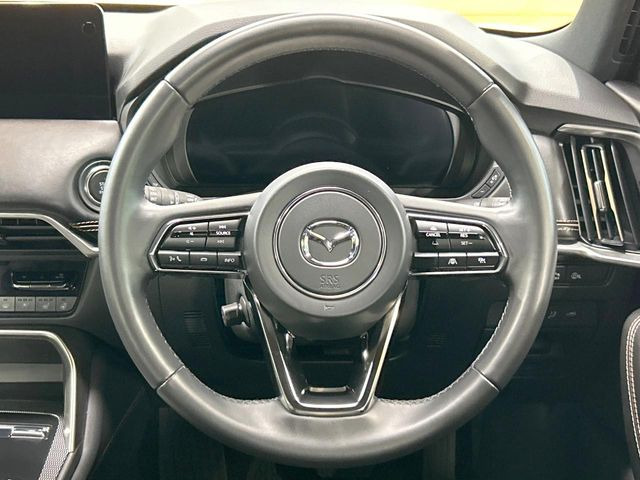 ステアリングも使用感が少なく、きれいな状態となっております♪