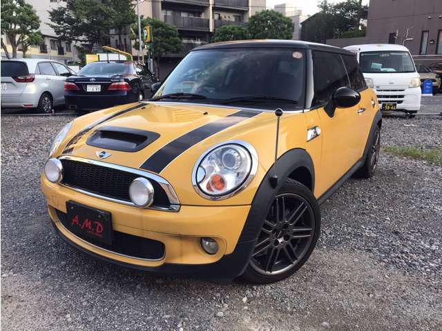 MINI�N�[�p�[S�̍��ΑO����̊O�ςł��B���I�ȃf�U�C���Ǝԗ���Ԃ����m�F���������B�ʐ^10/51�B