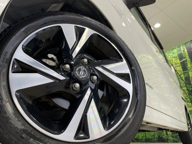 �y����15�C���`�A���~�z�C�[���z�O�ςɃ}�b�`���������A���~�z�C�[���𑕒����Ă���܂��B�e��ЊO�A���~�z�C�[����A�X�^�b�h���X�^�C�����戵�����Ă���܂��B���񂲑��k����������