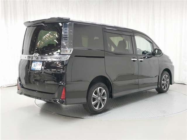 ヴォクシー2.0 ZS 煌III 4WD