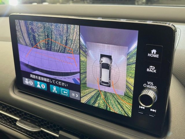 【マルチビューカメラシステム】専用のカメラにより、上から見下ろしたような視点で360度クルマの周囲を確認することができます☆死角部分も確認しやすく、狭い場所での切り返しや駐車もスムーズに行えます。