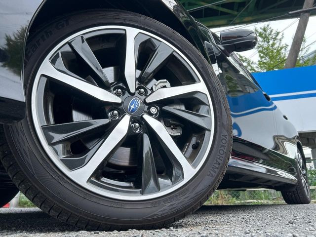 �y����18�C���`�A���~�z�C�[���z�O�ςɃ}�b�`���������A���~�z�C�[���𑕒����Ă���܂��B�e��ЊO�A���~�z�C�[����A�X�^�b�h���X�^�C�����戵�����Ă���܂��B���񂲑��k����������