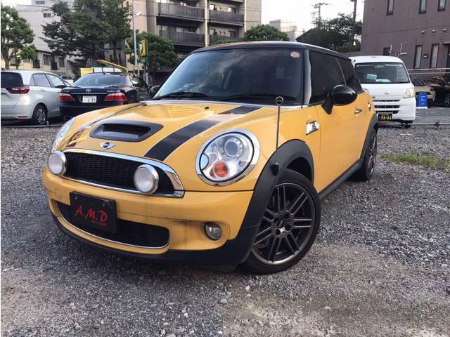MINI�N�[�p�[S�̍��ΑO����̊O�ςł��B���I�ȃf�U�C���Ǝԗ���Ԃ����m�F���������B�ʐ^12/51�B